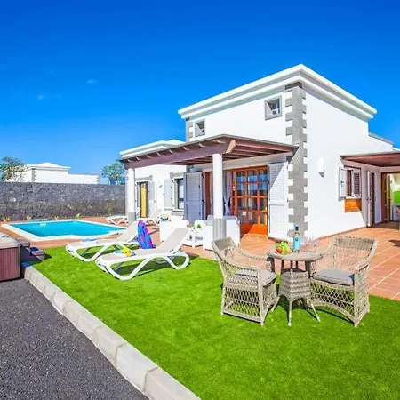 Playa Blanca Sleeps 4 Pool Air Con Wifi Willa *