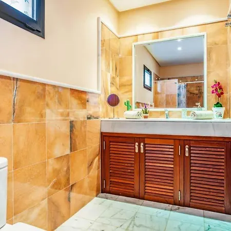 Willa Playa Blanca Sleeps 4 Pool Air Con Wifi
