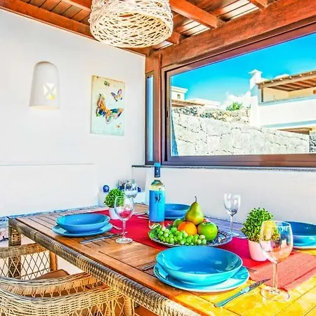 Playa Blanca Sleeps 4 Pool Air Con Wifi Willa